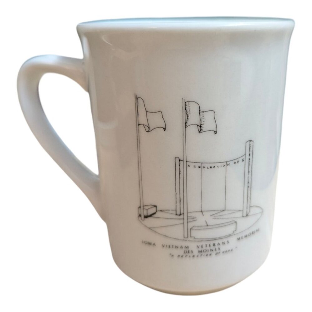 Vietnam‎ Veterans memorial Des Moines Iowa mug white black line art 4 inch vtg